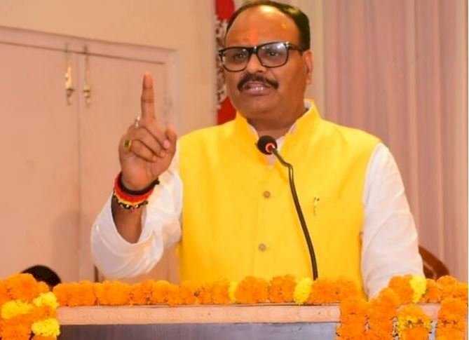 INDIA गठबंधन सत्ता के लोलुप लोगों का समूह, कुर्सी के लिए कर रहे लड़ाई- डिप्टी CM ब्रजेश पाठक