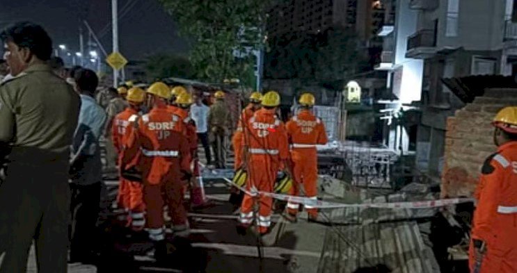 निर्माणाधीन हाउसिंग सोसाइटी का एक हिस्सा अचानक गिरा, हादसे में 2 मजदूरों की गई जान