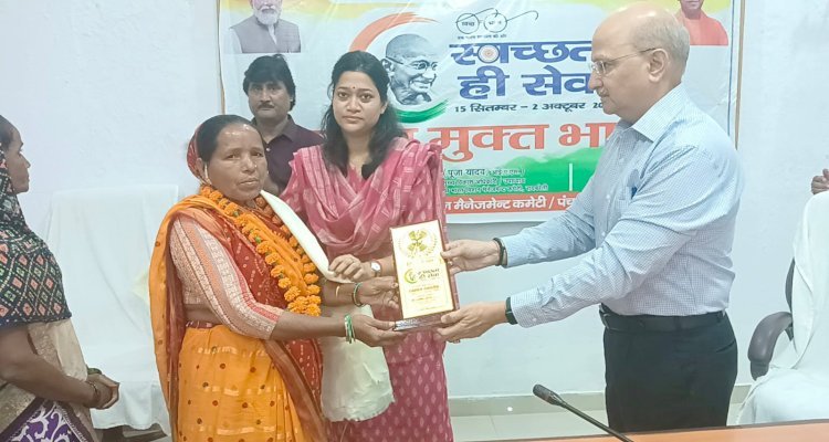 राष्ट्रपिता और शास्त्री जी के जीवन से प्रेरणा ले:डीएम