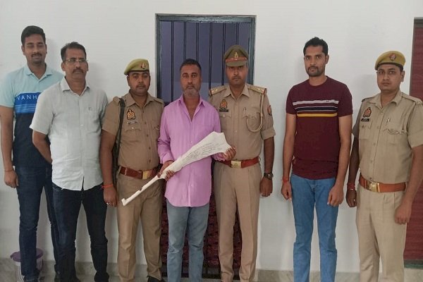 देवरिया कांड का मुख्य आरोपी नवनाथ मिश्रा गिरफ्तार, हत्या में शामिल राइफल भी बरामद
