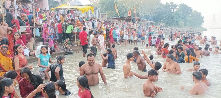 रायबरेली-तपस्थली गोकना घाट पर हजारों श्रद्धालुओं ने पतित पावनी गंगा में  लगाई आस्था की  डुबकी 