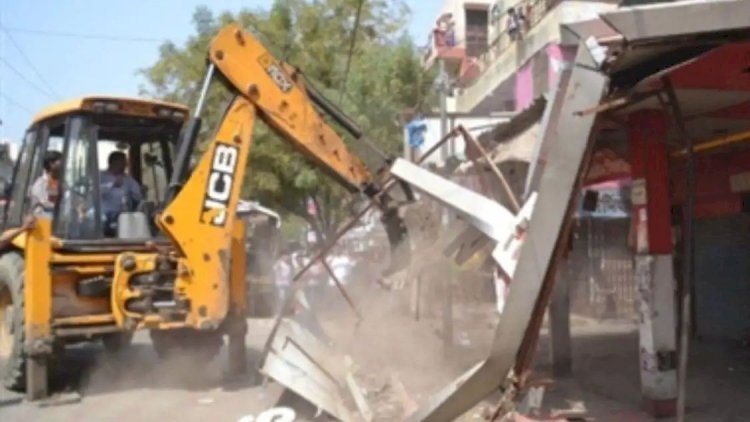 लल्लू यादव की अवैध प्लाॅटिंग पर चला एलडीए का बुलडोजर- इन लोगों पर भी हो सकती है कार्रवाई