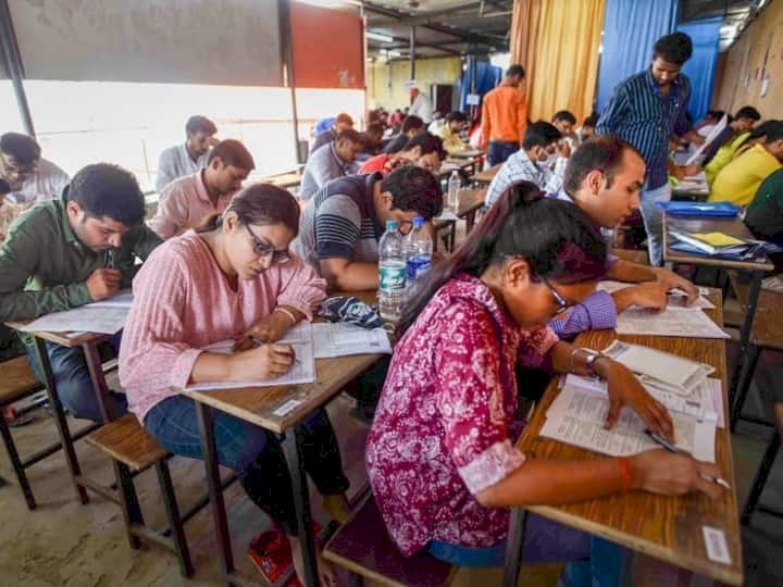 पीईटी परीक्षा दूसरे दिन भी सकुशल संपन्न, कुल 24624 परीक्षाथियों ने दी परीक्षा