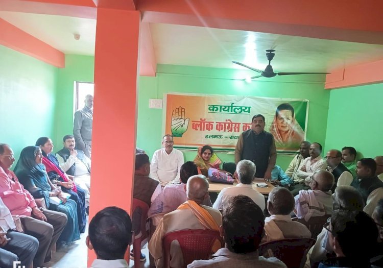 रायबरेली- पूर्व प्रत्याशी सुधा द्विवेदी ने पदाधिकारियो के साथ कि बैठक