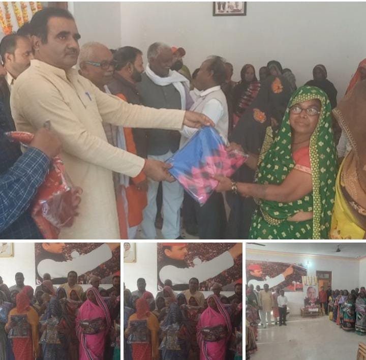 रायबरेली- सपा कार्ययालय में पूर्व मुख्यमंत्री मुलायम सिंह यादव की 84 वीं जयंती पर गरीब महिलाओं को 101साड़ी बाटकर मनाई,,,,