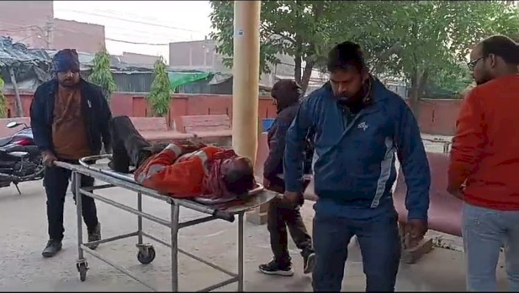 तेज रफ्तार कर ने बाइक सवार को मारी टक्कर हालत नाजुक