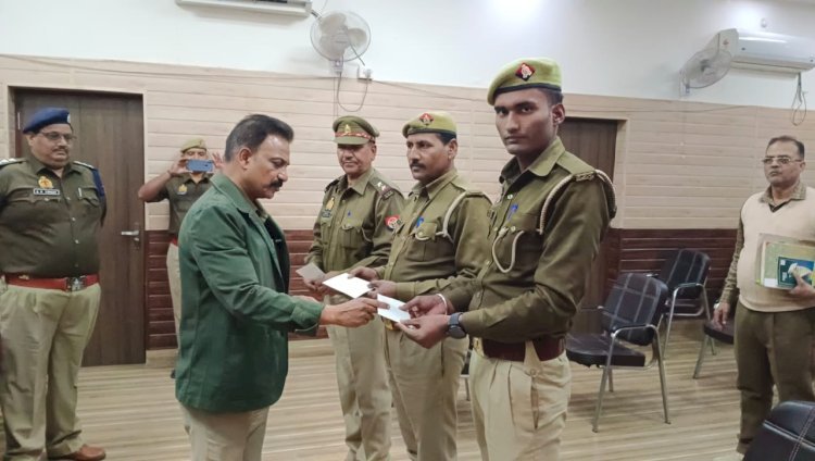 पुलिस अधीक्षक ने चोरी की घटना के खुलासे को लेकर पीआरबी को किया पुरस्कार से सम्मानित