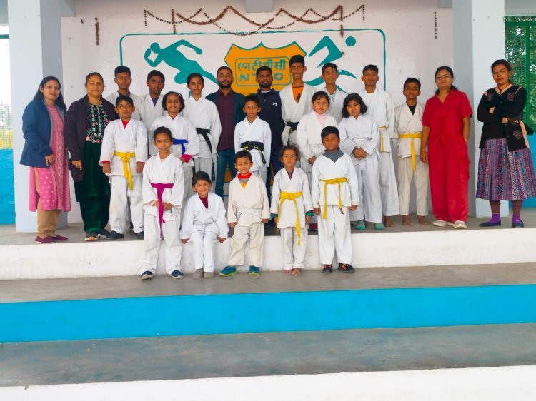 Raibareli- मार्शल आर्ट एकेडमी में कराटे कलर बेल्ट टेस्ट प्रतियोगिता संपन्न।