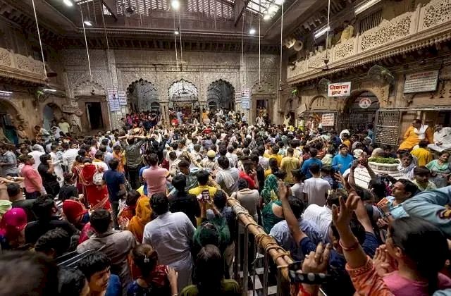 बांके बिहारी के दर्शन करने पहुंची 2 महिलाओं की मौत, नए साल को लेकर पुलिस ने की ये अपील