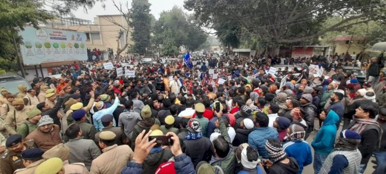 योगी के मंत्री को जिंदा जलाने का ऐलान करने वाले सपा नेता पर केस दर्ज