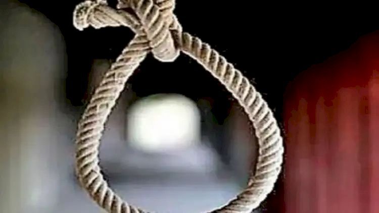 हॉस्टल में लाइव आकर छात्रा ने की सुसाइड, फंदे से लटकता मिला शव, प्रेम प्रसंग का है मामला
