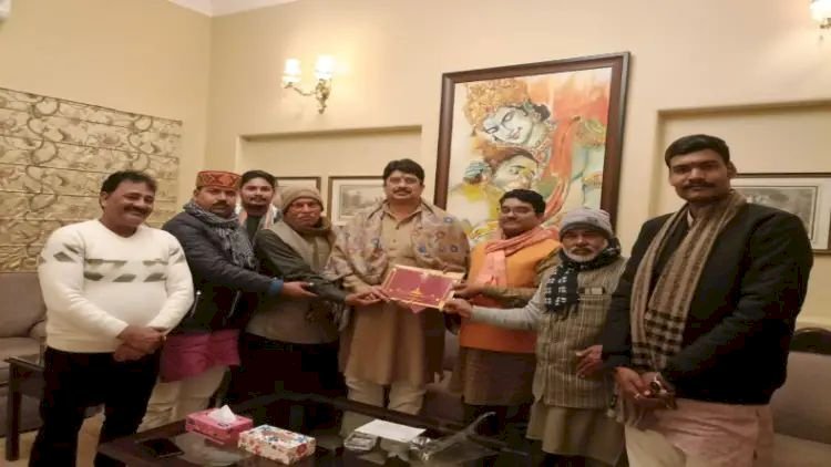 न्योता पाकर फूले ने समाए राजा भैया, बोले- मेरे लिए सौभाग्य की बात