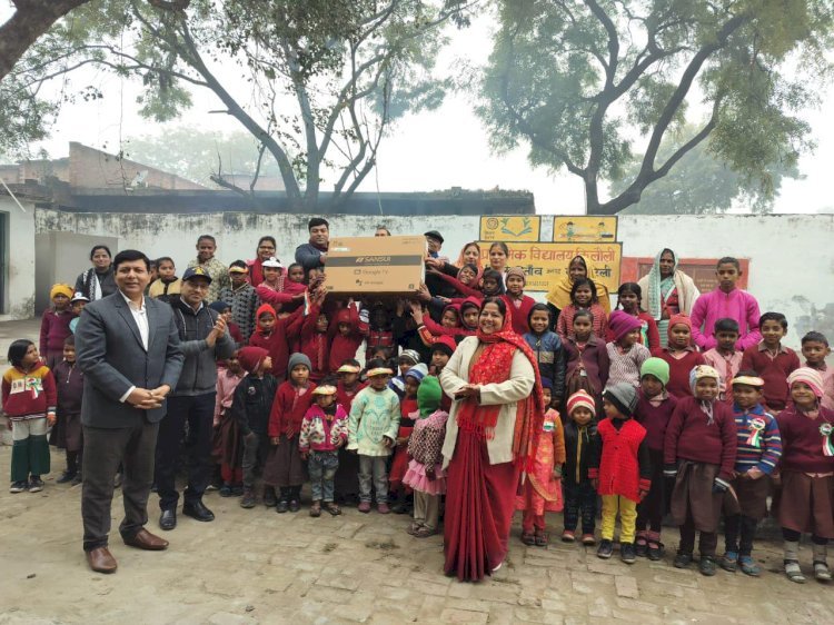 Raibareli-उन्नत शिक्षा प्रणाली से जोड़ने के लिए प्राथमिक विद्यालय को दी गई स्मार्ट टी.वी 