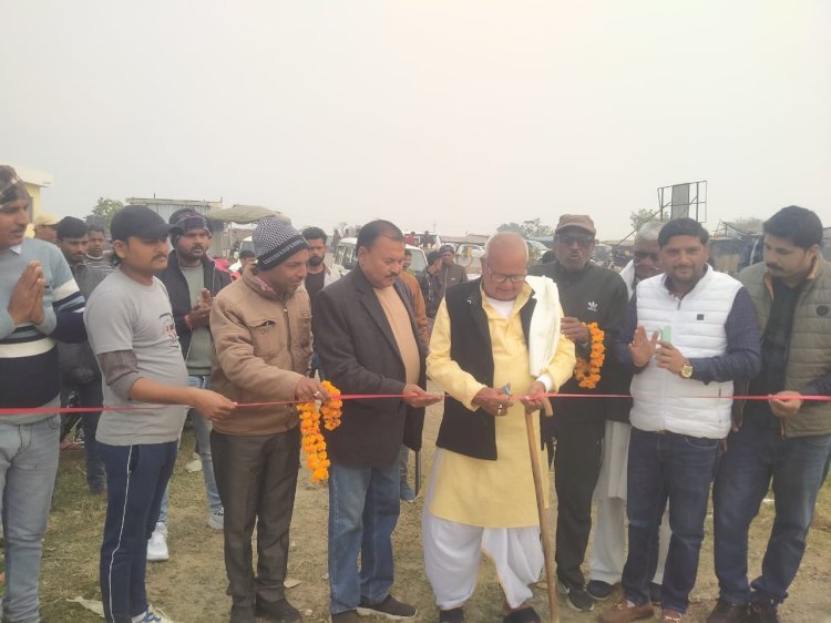 खेलकूद समाज की अनोखी पहल है --उमाशंकर त्रिवेदी  ग्रामीण क्रिकेट टूर्नामेंट का शुभारंभ 