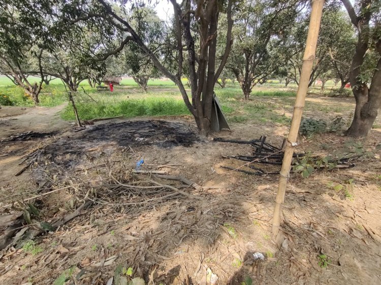 रायबरेली-अराजकतत्वों ने छप्पर में लगाई आग,,,,