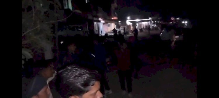 रायबरेली-लक्ष्मीगंज बाजार में एसडीएम व तहसीलदार नें तालाब की जमीन पर अतिक्रमण को हटवाया,,,