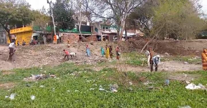 रायबरेली-दशकों बाद तालाब हुआ अतिक्रमण मुक्त , शुरू हुई खोदाई