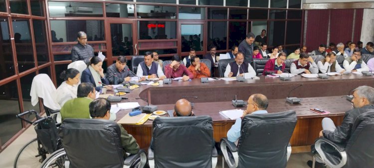 Raibareli-जिलाधिकारी ने कायाकल्प प्रगति की समीक्षा बैठक की