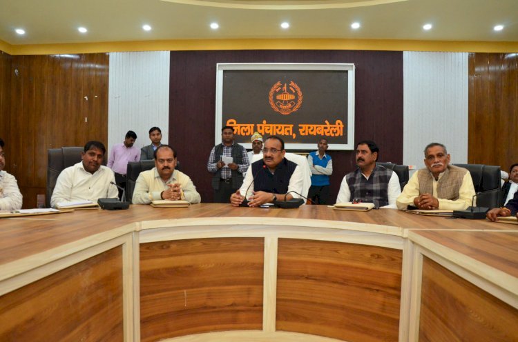 Raibareli-स्थानीय जनप्रतिनिधियों का सम्मेलन पंचायत भवन सभागार में हुआ