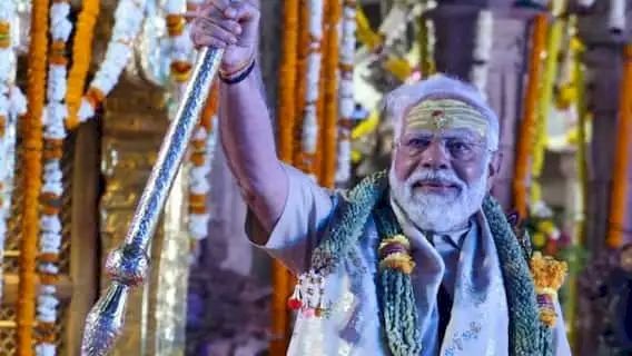 हाथ में त्रिशूल, माथे में तिलक, काशी में नए लुक में नजर आए पीएम मोदी