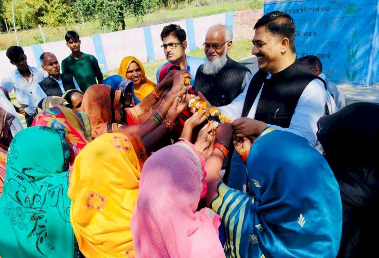 रायबरेली-कांग्रेस के प्रदेश सचिव अतुल सिंह ने नुक्कड़ सभा, वा चौपाल लगाकर सुनी समस्यें,,,,