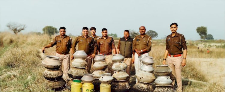 Raibareli-आबकारी विभाग की बड़ी कार्रवाई, 65 लीटर पकड़ी कच्ची शराब