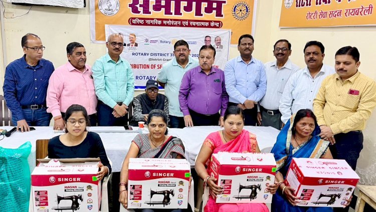 Raibareli-आत्मनिर्भर बनाने के लिए रोटरी क्लब ने महिलाओं को बाँटी सिलाई मशीनें*