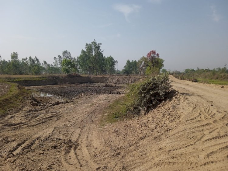 रायबरेली-गंगा एक्सप्रेस वे के खोदाई में मानक ताक पर , धरती को किया जा रहा छलनी,,,
