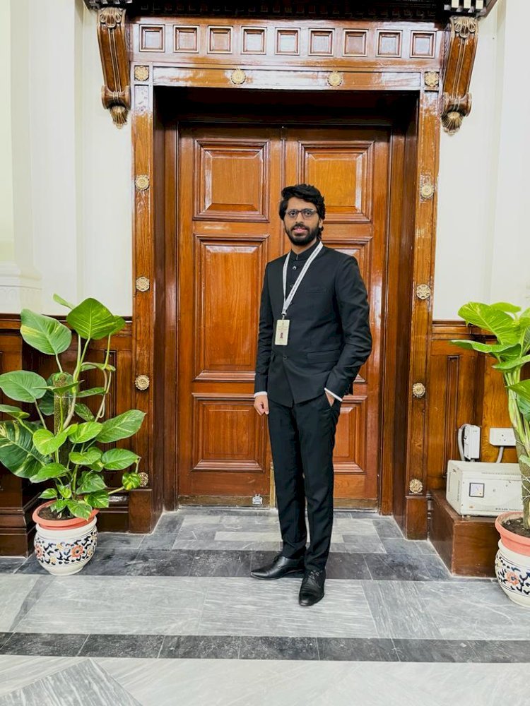 Raibareli-पिता गुमटी में बेचते हैं कॉपी-किताब,बेटे ने हासिल किया मुकाम