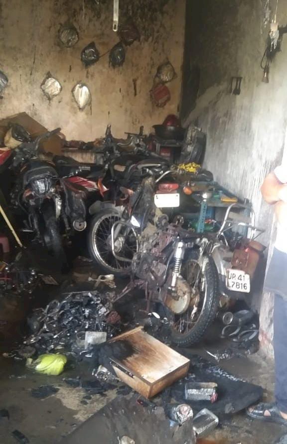 रायबरेली-ऑटो गैराज में लगी आग , लाखों की क्षति 