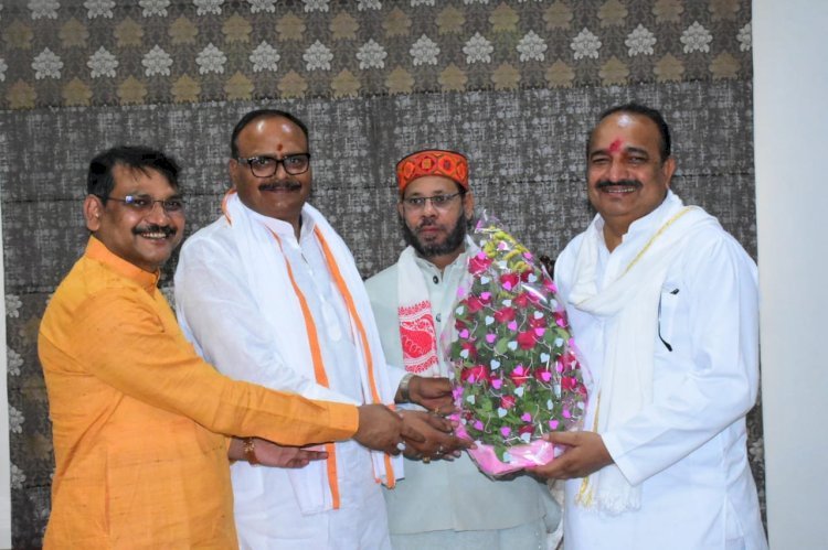 Raibareli-वर्षो पुराने दुश्मन बन गए दोस्त,डिप्टी सीएम ब्रजेश पाठक ने मिलवाया गले 