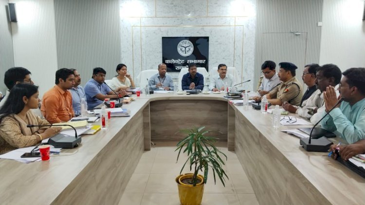 Raibareli-सामान्य,पुलिस और व्यय प्रेक्षकों ने राजनीतिक दलों के साथ की बैठक