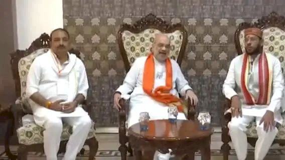 सपा विधायक मनोज पांडेय के घर पहुँचे अमित शाह
