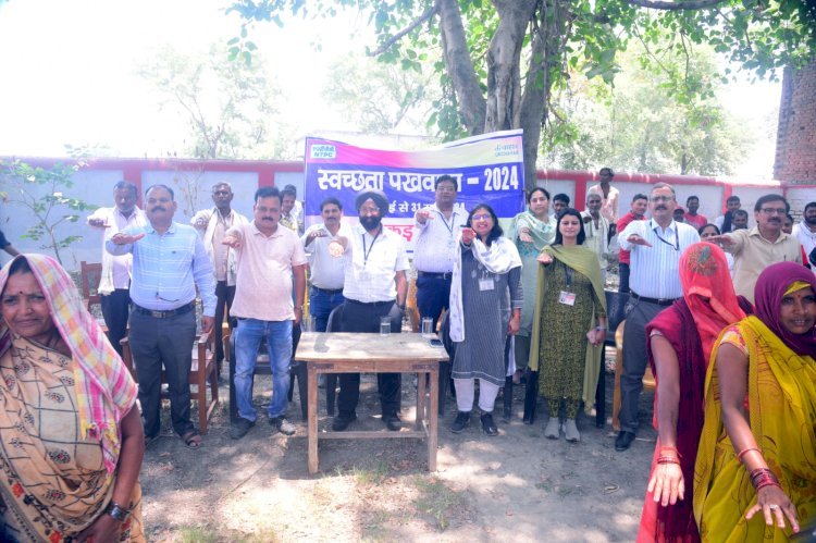 Raibareli-स्वच्छता पखवाड़े के अंतर्गत नुक्कड़ नाटक का प्रदर्शन कर ग्रामीणों को स्वच्छता बनाए रखने के लिए किया प्रेरित