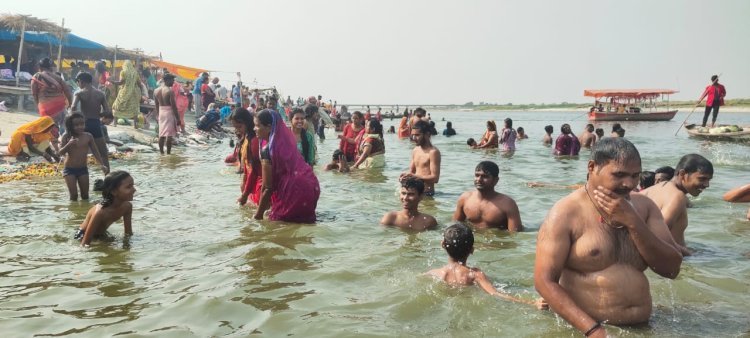 Raibareli-श्रद्धालुओं ने लगाई आस्था की डुबकी