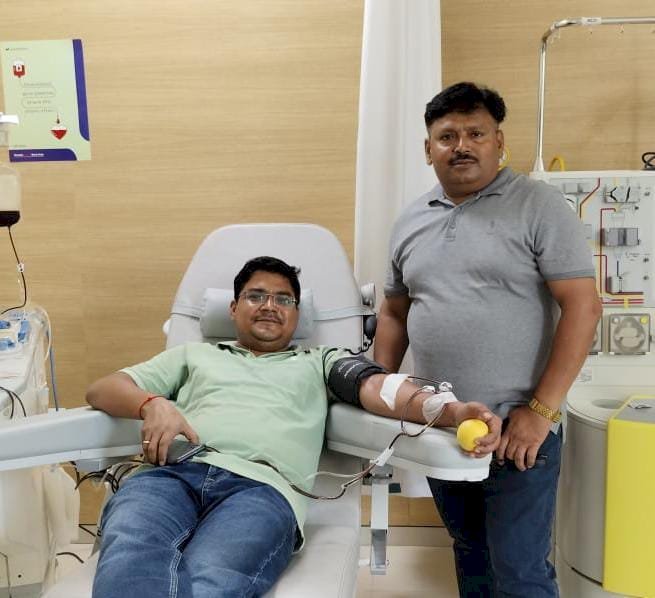 रायबरेली-रक्तदान करके लोगों को जीवन दे रहे शिक्षक 