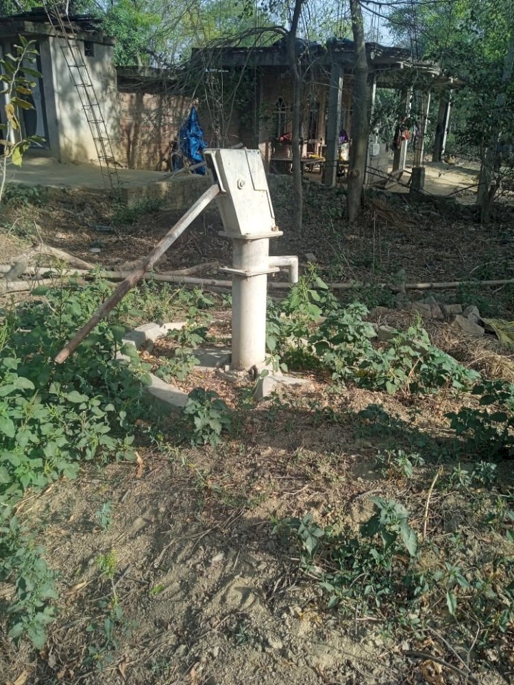 रायबरेली-गंगा की गोद के गांव में बूंद बूंद पानी को तरस रहे ग्रामीण