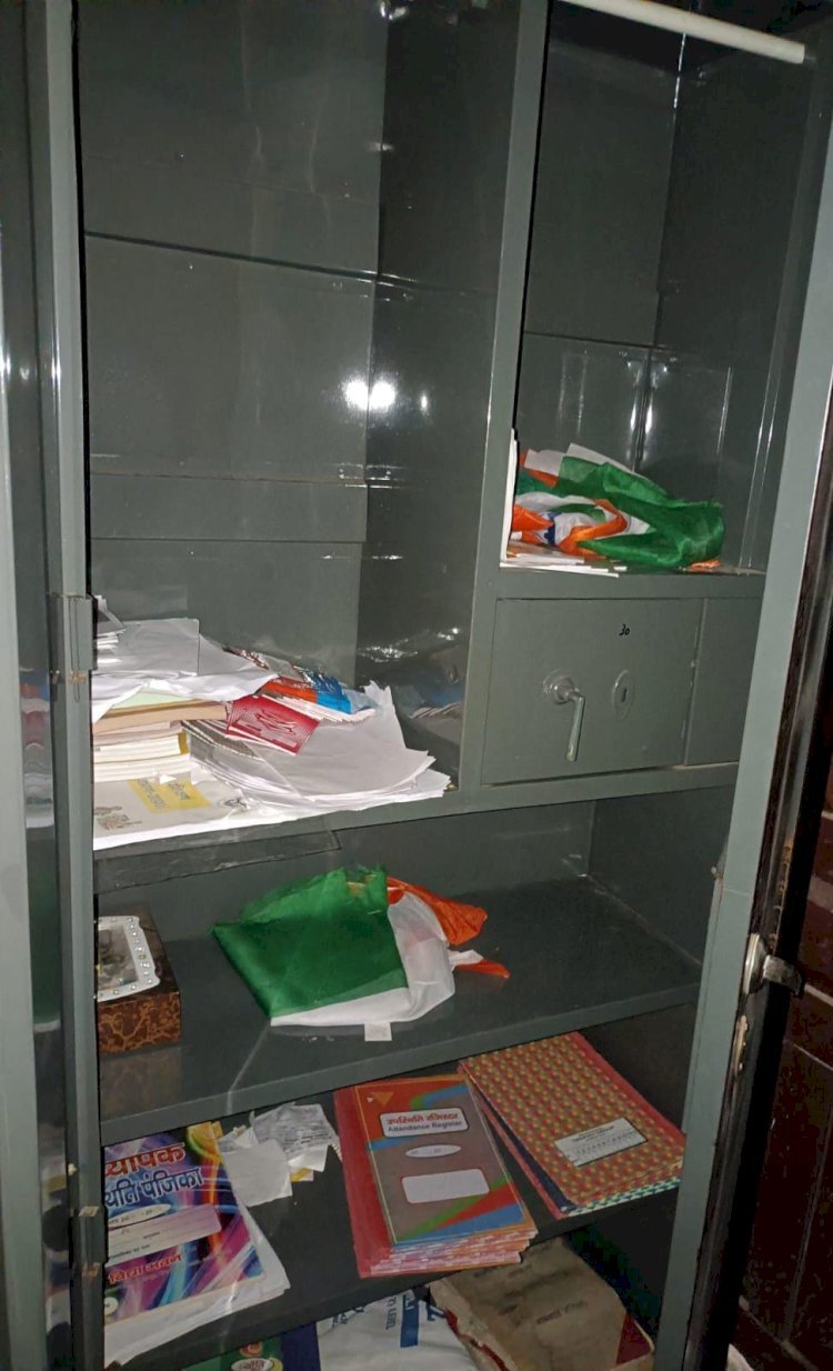 रायबरेली-पंचायत भवन का ताला तोड़कर कंप्यूटर समेत पूरा अभिलेख उठा ले गए चोर 