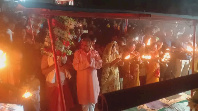 Raibareli-पथवारी घाट भक्तों ने की विशाल गंगा आरती 