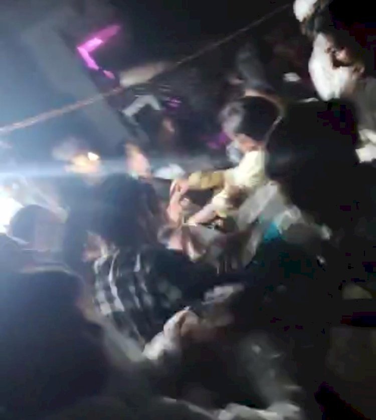 रायबरेली-सरेआम महिला के साथ हूई छेड़छाड़ , फिर हुई जंग जाने कैसे,,,,? 