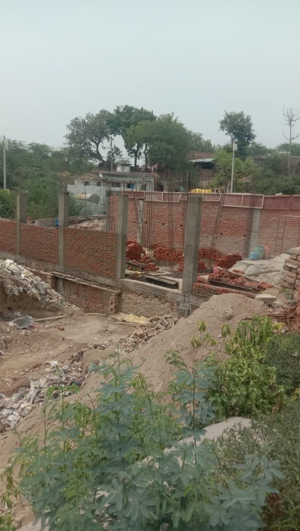 Raibareli-बिचवलियो ने बेंच दी आबादी की जमीन