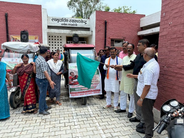 Raibareli-विश्व जनसंख्या दिवस व दस्तक अभियान पर भाजपा के जिलाध्यक्ष ने हरी झंडी दिखाकर वाहनों को रवाना किया।