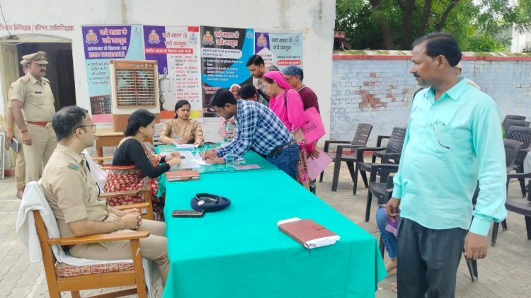 Raibareli-थाना दिवस पर जिलाधिकारी ने सुनीं लोगों की समस्याएं