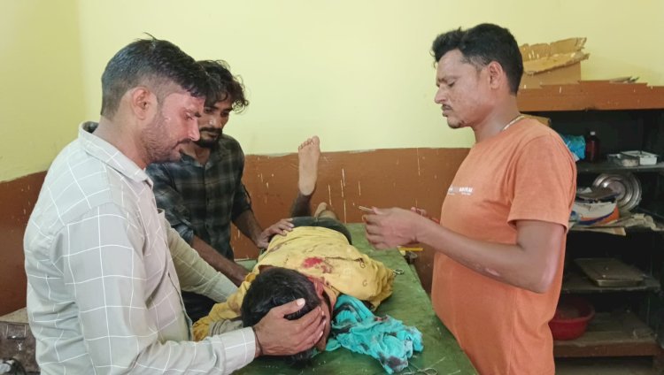 Raibareli-ई रिक्शा पलटने से युवक गंभीर रूप से घायल 