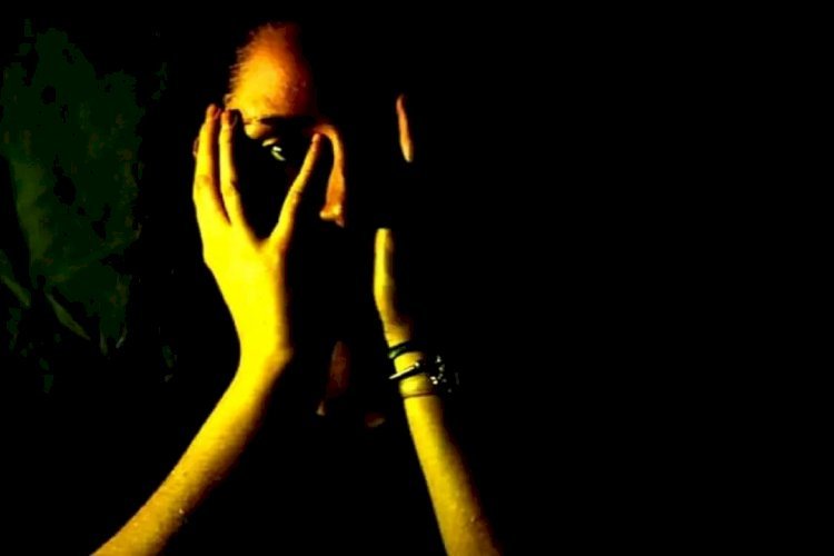 इंजीनियरिंग छात्र के साथ चलती कार में दुष्कर्म