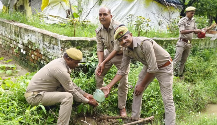 रायबरेली-शिवालय परिसर में होमगार्डों ने रोपे पौधे , भंडारा करके दिया पर्यावरण संरक्षण का संदेश 