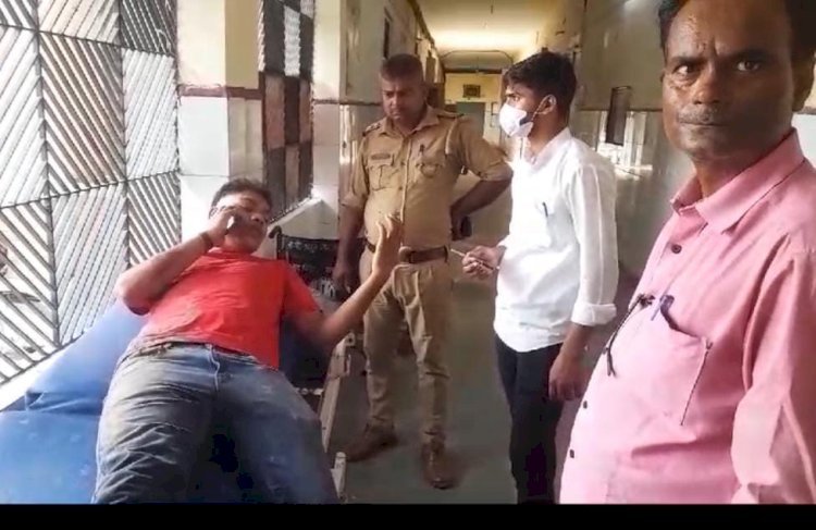 रायबरेली-ओवर ब्रिज सर्विस रोड के गड्ढे में गिरे दो परीक्षार्थी , हालत गंभीर