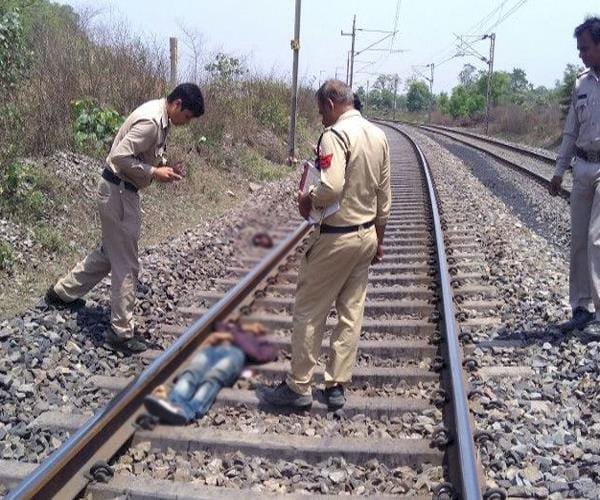 रायबरेली-युवक की संदिग्ध अवस्था में ट्रेन से कटकर मौत , सुबह हुई जानकारी 