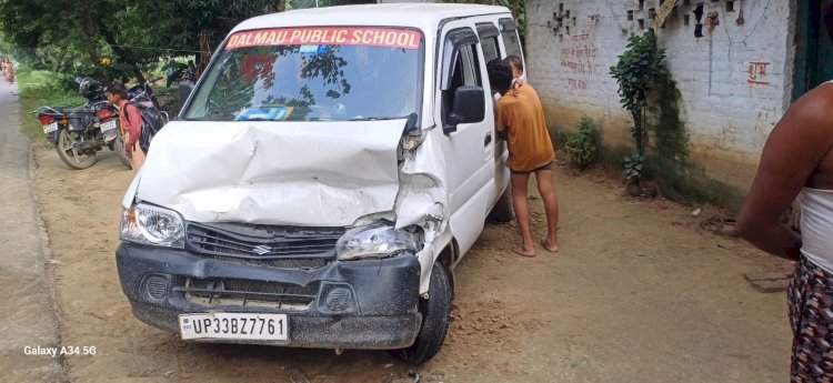 Raibareli-तेज रफ्तार डंफर ने निजी विद्यालय की गाड़ी में मारी जोरदार टक्कर