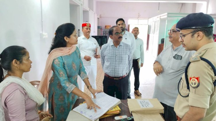 Raibareli-जिलाधिकारी ने बालगृह बालिका का किया औचक निरीक्षण कर, दिए आवश्यक निर्देश